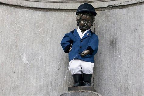 niños haciendo pipi en un arbol|Manneken Pis: 400 años del ‘niño meón’